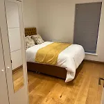 Luxurious 2 Bedroom Flat Britannia Village London