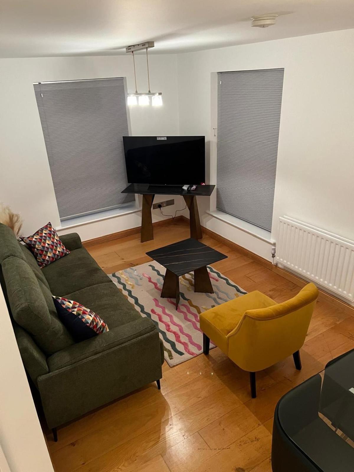 Luxurious 2 Bedroom Flat Britannia Village * London