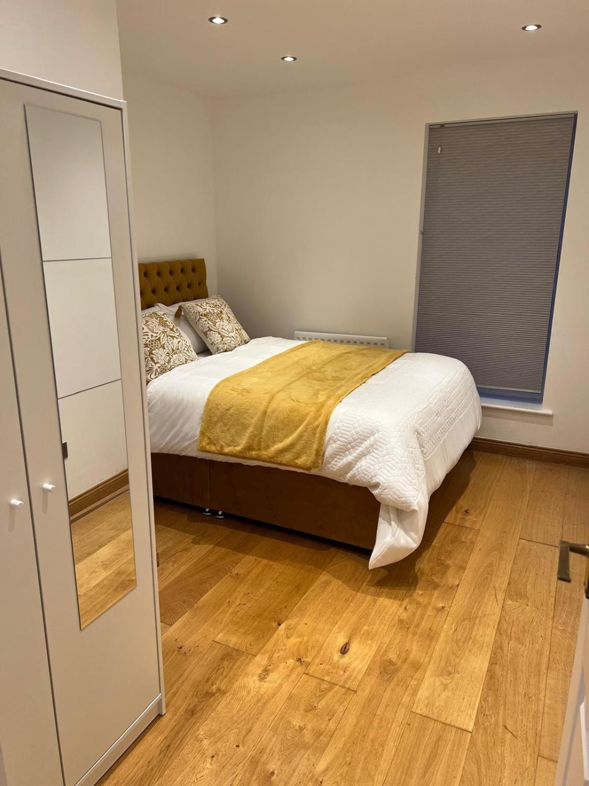 Luxurious 2 Bedroom Flat Britannia Village * Londra
